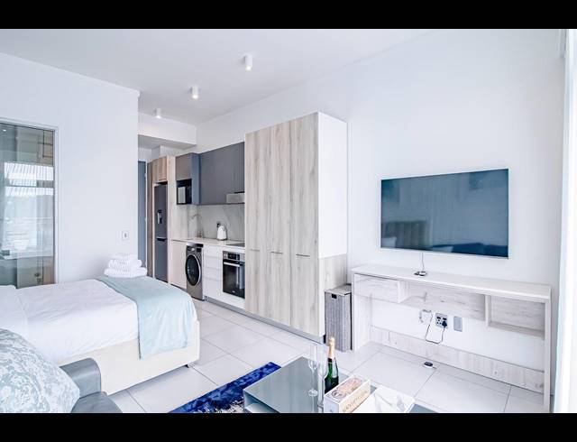 1 BEDROOM APARTMENT FOR SALE IN MENLYN
